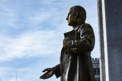 December 16, 2021:  Sen. Flynn hosted Gov. Tom Wolf for a series of events in Scranton today beginning with a news conference in front of the John Mitchell Memorial at the Lackawanna County Courthouse to push for several bills that would promote worker safety, security and compensation.  After a lunch and walking tour of the Electric City, Wolf and Flynn held a news conference at Lackawanna College to announce an RACP grant for the college.