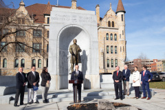 December 16, 2021:  Sen. Flynn hosted Gov. Tom Wolf for a series of events in Scranton today beginning with a news conference in front of the John Mitchell Memorial at the Lackawanna County Courthouse to push for several bills that would promote worker safety, security and compensation.  After a lunch and walking tour of the Electric City, Wolf and Flynn held a news conference at Lackawanna College to announce an RACP grant for the college.